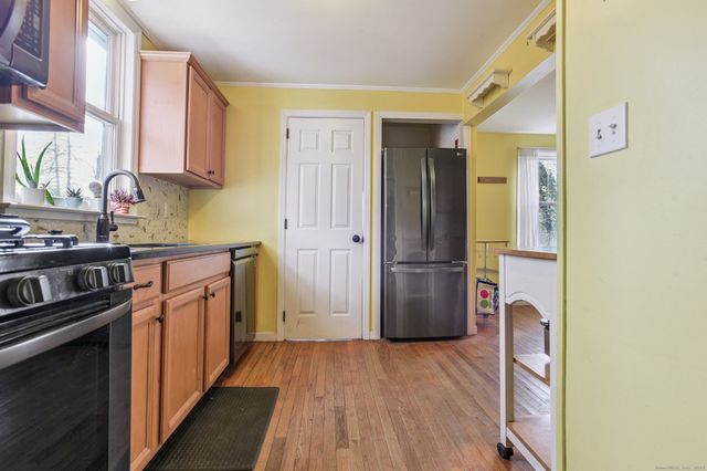 62 Hahn Road, Guilford, CT 06437