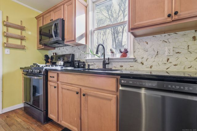 62 Hahn Road, Guilford, CT 06437