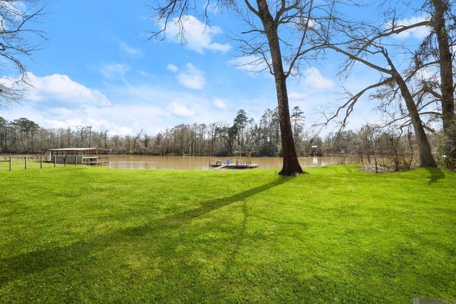 10013 Horseshoe Dr, Saint George, LA 70817