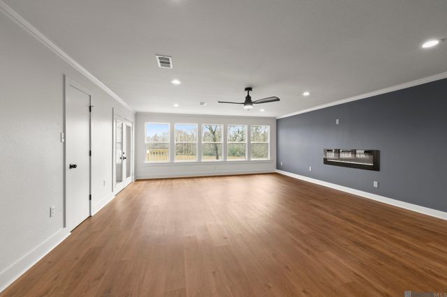 10013 Horseshoe Dr, Saint George, LA 70817