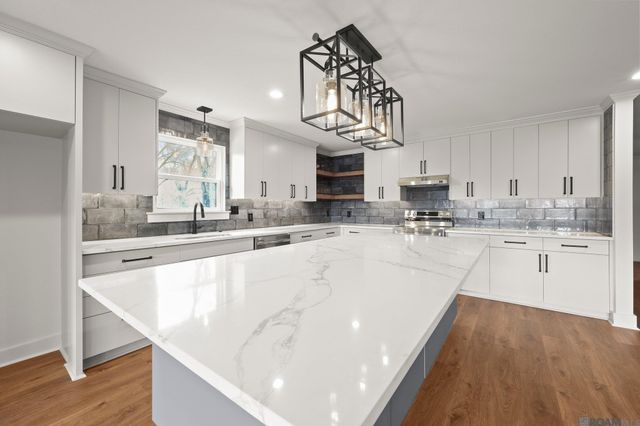 10013 Horseshoe Dr, Saint George, LA 70817