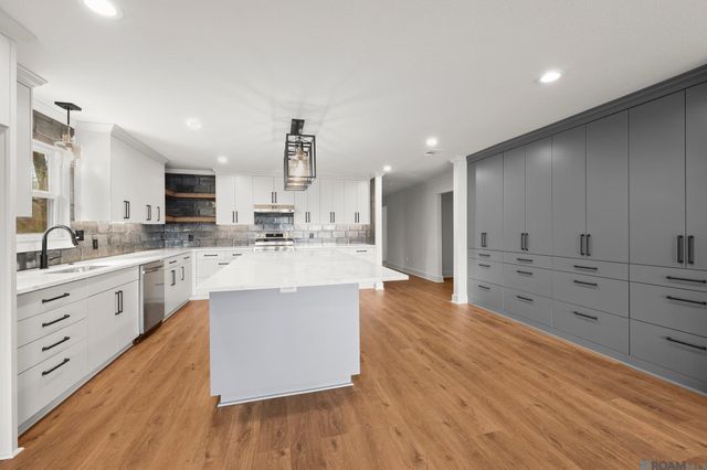 10013 Horseshoe Dr, Saint George, LA 70817