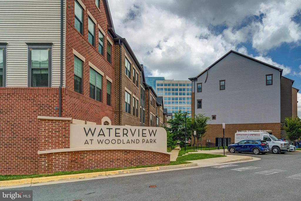 13248 LAKE WOODLAND WAY #5B, Herndon, VA 20171