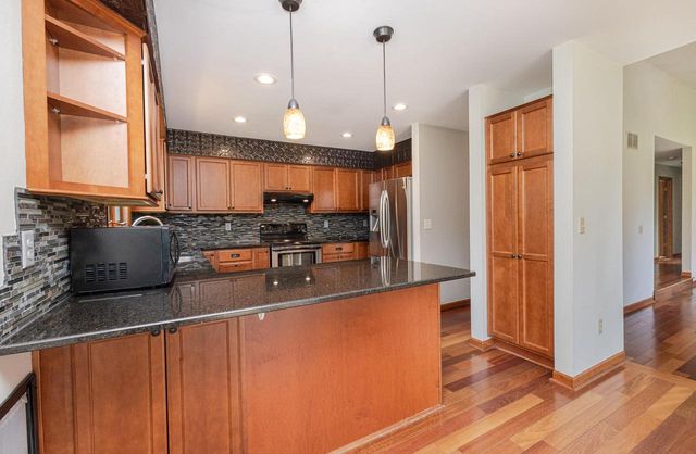 S32W31809 Squire COURT, Waukesha, WI 53189