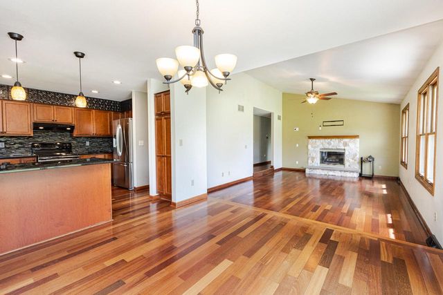 S32W31809 Squire COURT, Waukesha, WI 53189