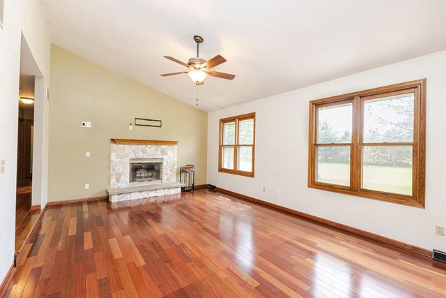 S32W31809 Squire COURT, Waukesha, WI 53189