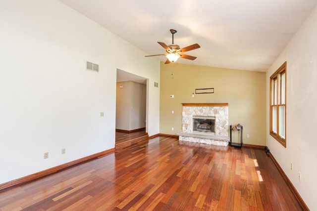 S32W31809 Squire COURT, Waukesha, WI 53189