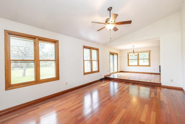 S32W31809 Squire COURT, Waukesha, WI 53189