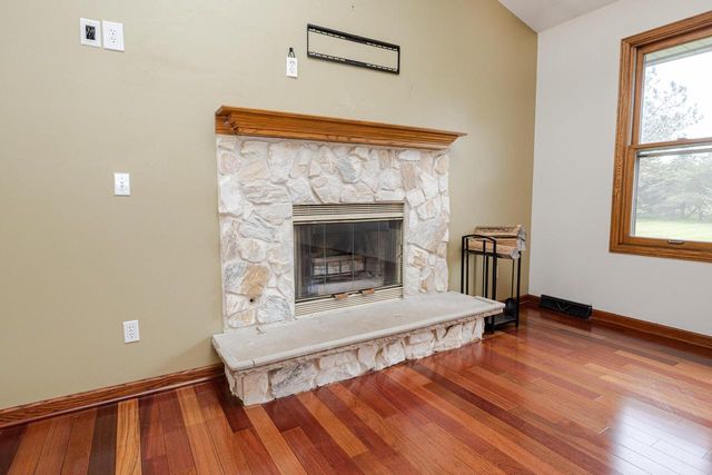 S32W31809 Squire COURT, Waukesha, WI 53189