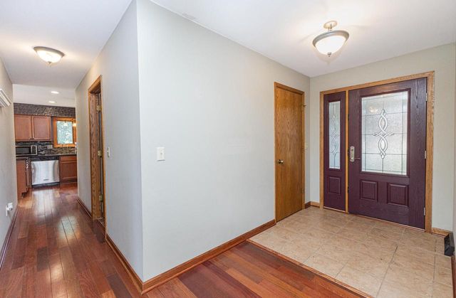 S32W31809 Squire COURT, Waukesha, WI 53189