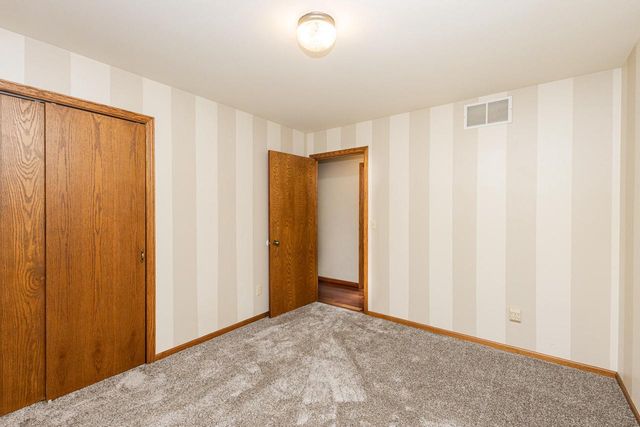 S32W31809 Squire COURT, Waukesha, WI 53189