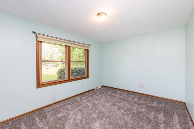 S32W31809 Squire COURT, Waukesha, WI 53189