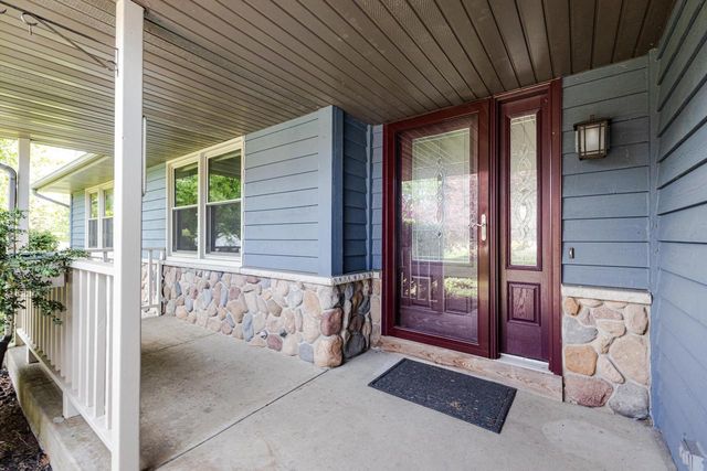 S32W31809 Squire COURT, Waukesha, WI 53189