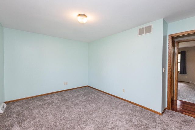 S32W31809 Squire COURT, Waukesha, WI 53189