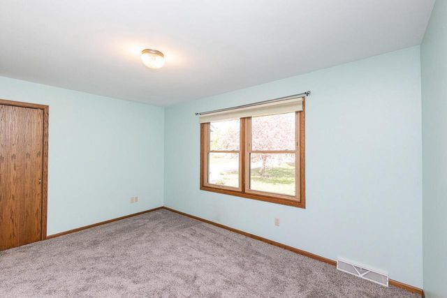 S32W31809 Squire COURT, Waukesha, WI 53189