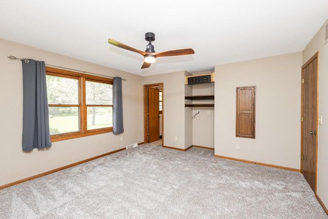 S32W31809 Squire COURT, Waukesha, WI 53189