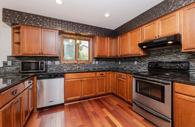 S32W31809 Squire COURT, Waukesha, WI 53189