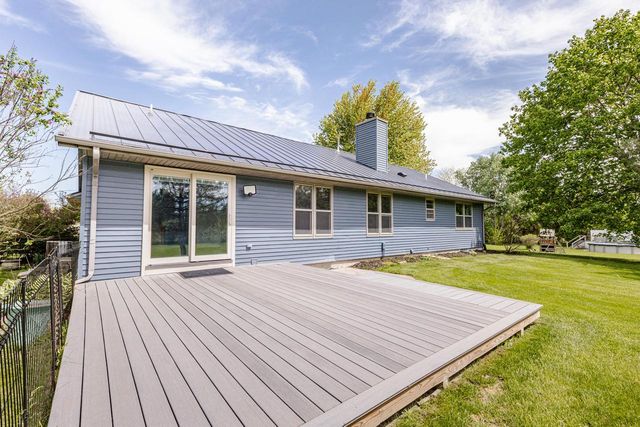 S32W31809 Squire COURT, Waukesha, WI 53189