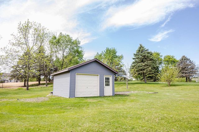 S32W31809 Squire COURT, Waukesha, WI 53189