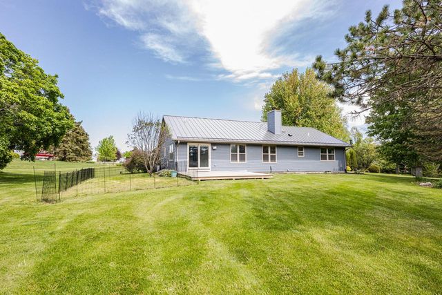 S32W31809 Squire COURT, Waukesha, WI 53189