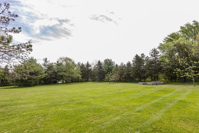 S32W31809 Squire COURT, Waukesha, WI 53189