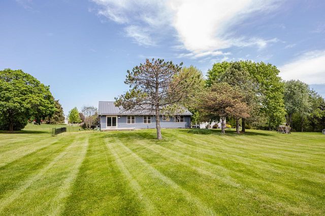 S32W31809 Squire COURT, Waukesha, WI 53189