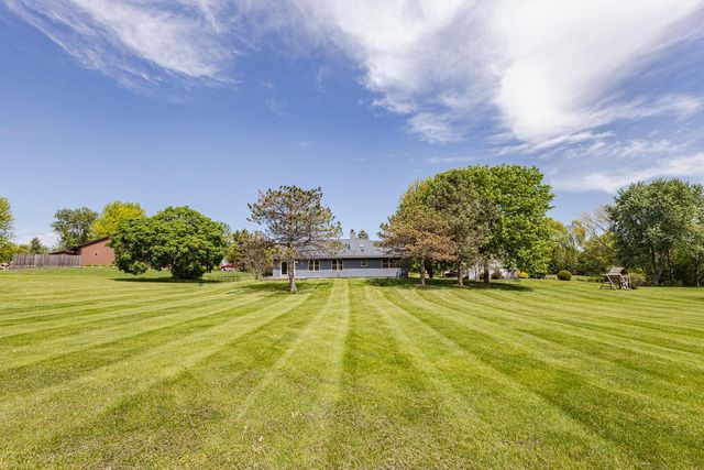 S32W31809 Squire COURT, Waukesha, WI 53189