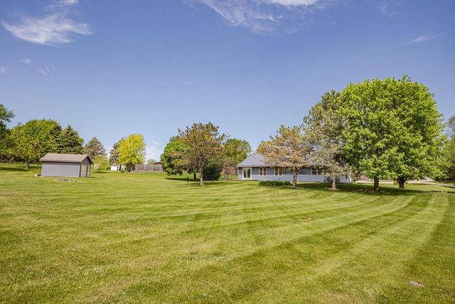 S32W31809 Squire COURT, Waukesha, WI 53189
