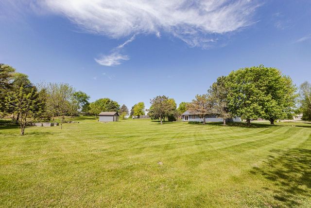 S32W31809 Squire COURT, Waukesha, WI 53189