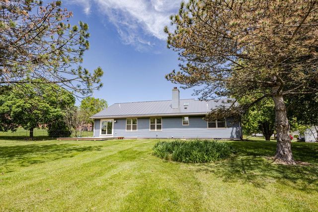 S32W31809 Squire COURT, Waukesha, WI 53189