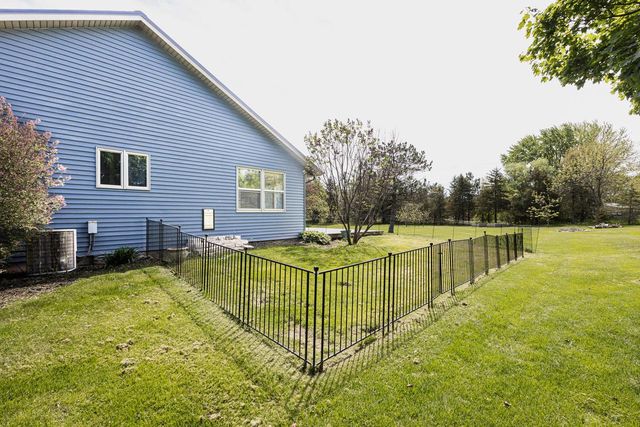 S32W31809 Squire COURT, Waukesha, WI 53189