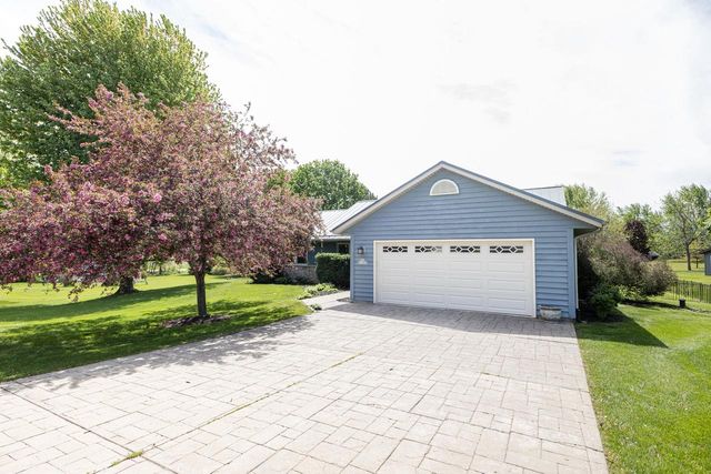 S32W31809 Squire COURT, Waukesha, WI 53189