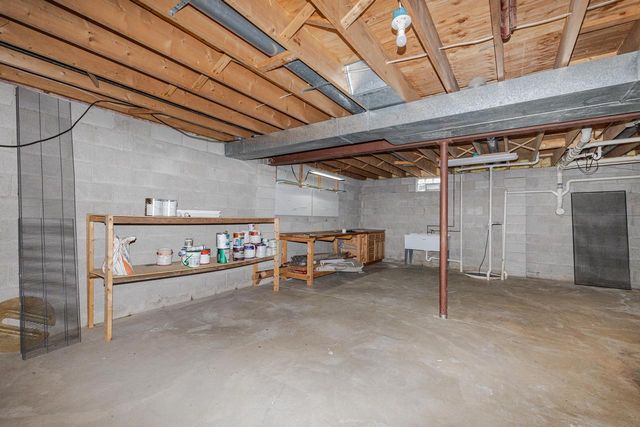 S32W31809 Squire COURT, Waukesha, WI 53189