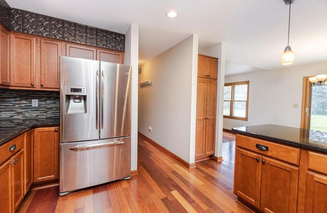 S32W31809 Squire COURT, Waukesha, WI 53189