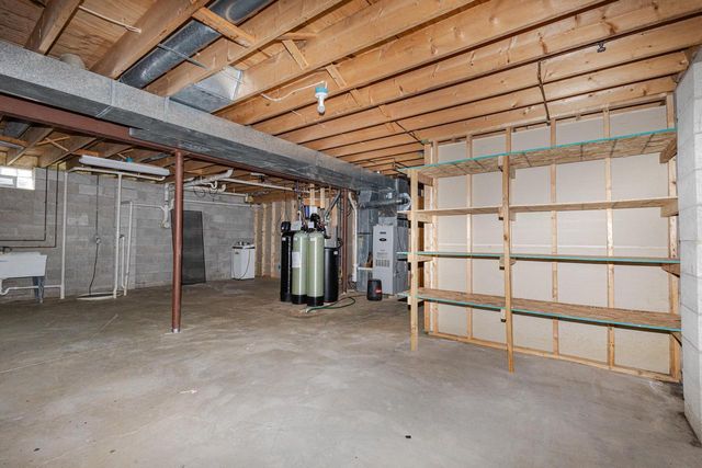 S32W31809 Squire COURT, Waukesha, WI 53189