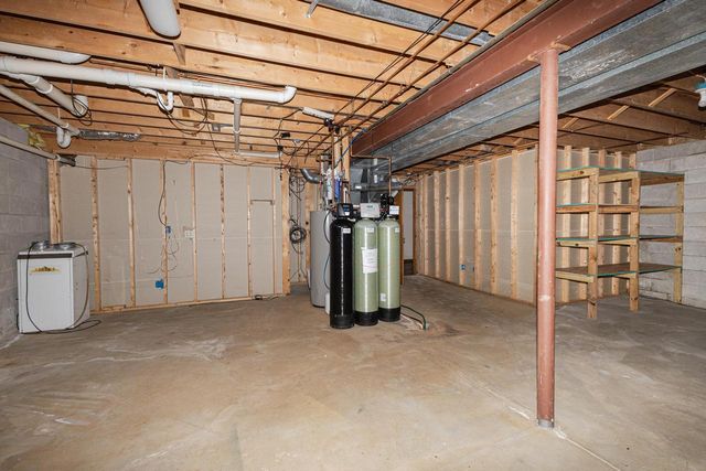 S32W31809 Squire COURT, Waukesha, WI 53189