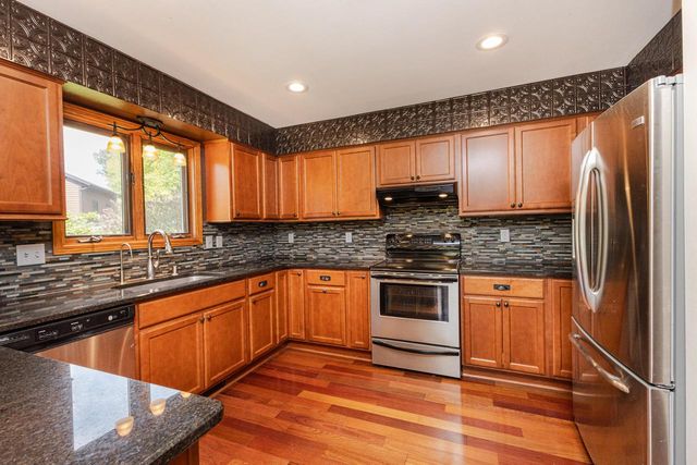 S32W31809 Squire COURT, Waukesha, WI 53189