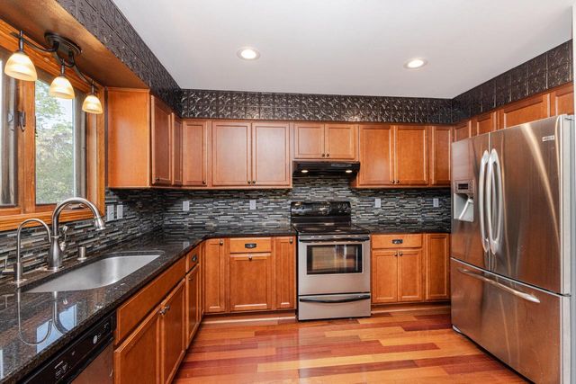 S32W31809 Squire COURT, Waukesha, WI 53189