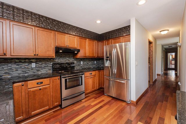 S32W31809 Squire COURT, Waukesha, WI 53189