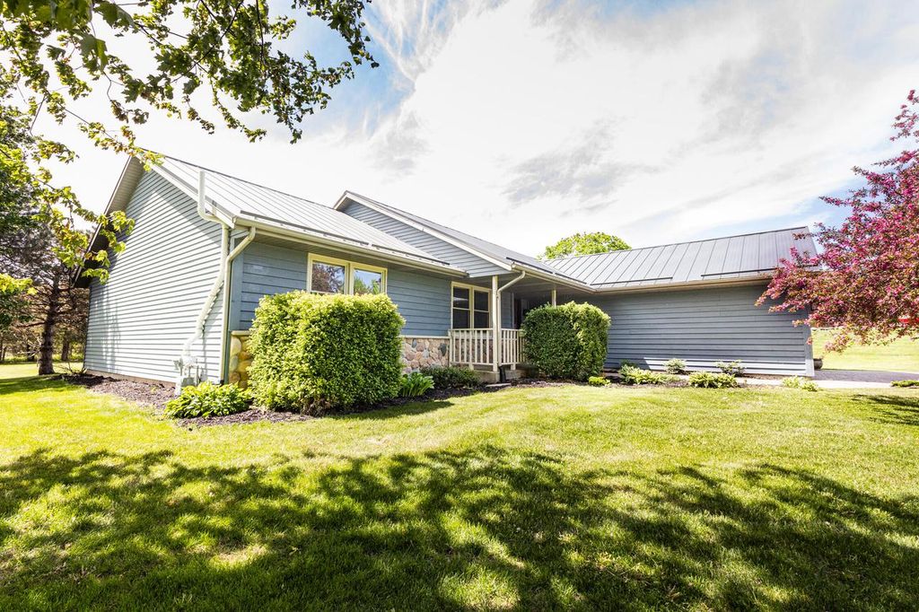 S32W31809 Squire COURT, Waukesha, WI 53189