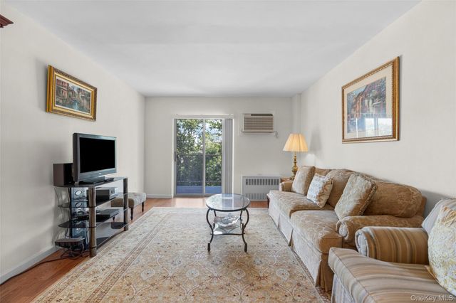 20 Secor Place 2S, Yonkers, NY 10704