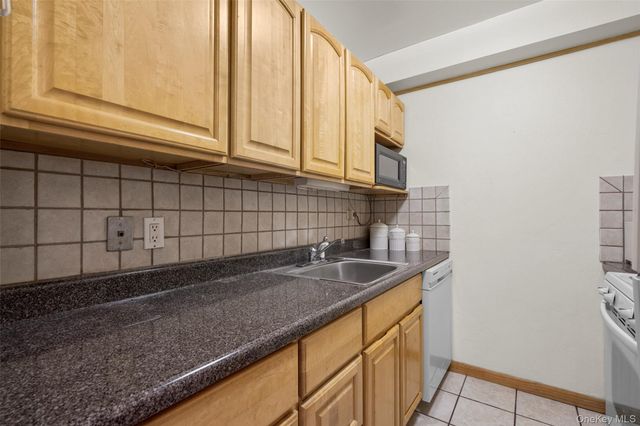 20 Secor Place 2S, Yonkers, NY 10704