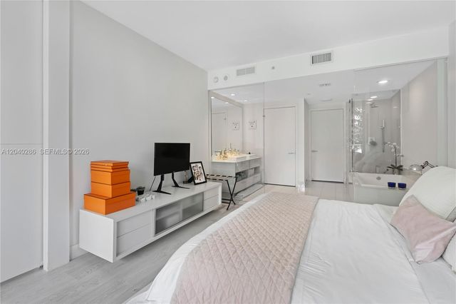 650 NE 32nd St 703, Miami, FL 33137