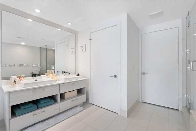 650 NE 32nd St 703, Miami, FL 33137