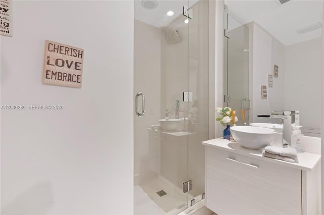 650 NE 32nd St 703, Miami, FL 33137
