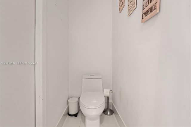 650 NE 32nd St 703, Miami, FL 33137