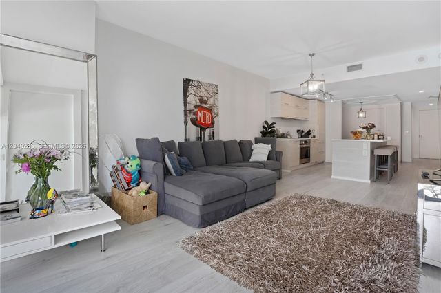 650 NE 32nd St 703, Miami, FL 33137