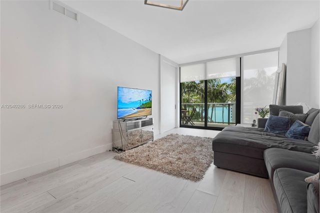 650 NE 32nd St 703, Miami, FL 33137