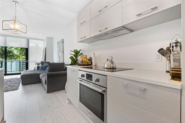 650 NE 32nd St 703, Miami, FL 33137