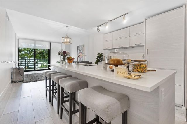 650 NE 32nd St 703, Miami, FL 33137
